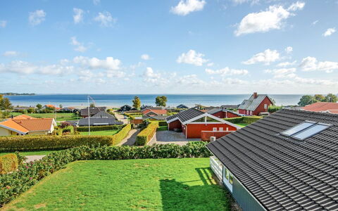 Apsolon - 150M from the Sea: Meubilair, Interieur Ontwerp, Flooring, Hout, Verdieping, Plafond, Houten Vloer, Stoel, Tafel, Verlichting