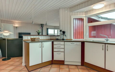 Henrijette - 200M from the Sea: Interieur Ontwerp, Flooring, Hout, Plafond, Verdieping, Countertop, Keuken, Loodgieterswerkinrichting, Lichte Inrichting, Cabinetry