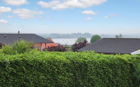 Henrijette - 200M from the Sea: Struik, Haag, Tuin, Plantage, Evergreen