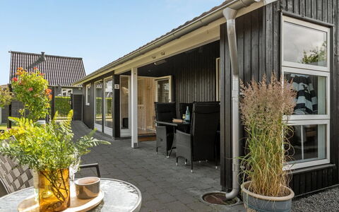 Kei - 75M from the Sea: Dak, Huis, Huis, Verblijf, Siding, Landgoed, Oprit, Garden Gebouwen, Werf, Schuur