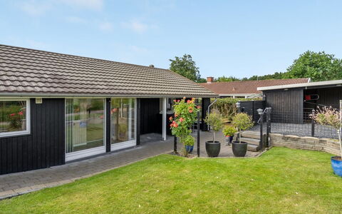 Kei - 75M from the Sea: Dak, Huis, Huis, Verblijf, Siding, Landgoed, Oprit, Garden Gebouwen, Werf, Schuur