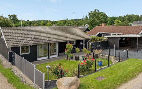 Kei - 75M from the Sea: Dak, Huis, Huis, Verblijf, Siding, Landgoed, Oprit, Garden Gebouwen, Werf, Schuur