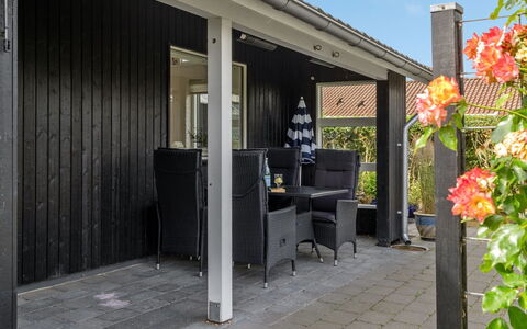 Kei - 75M from the Sea: Dak, Huis, Huis, Verblijf, Siding, Landgoed, Oprit, Garden Gebouwen, Werf, Schuur