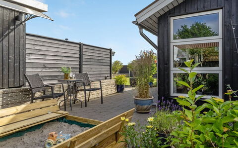 Kei - 75M from the Sea: Dak, Huis, Huis, Verblijf, Siding, Landgoed, Oprit, Garden Gebouwen, Werf, Schuur