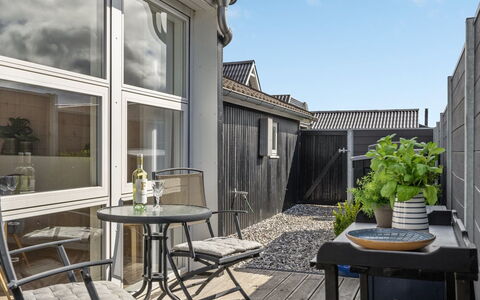 Kei - 75M from the Sea: Dak, Huis, Huis, Verblijf, Siding, Landgoed, Oprit, Garden Gebouwen, Werf, Schuur