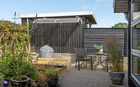 Kei - 75M from the Sea: Dak, Huis, Huis, Verblijf, Siding, Landgoed, Oprit, Garden Gebouwen, Werf, Schuur