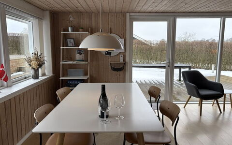 Serey - 500M from the Sea: Meubilair, Buitenmeubels, Tableware, Tafel, Drinkware, Stoel, Buitentafel, Voedsel, Fles