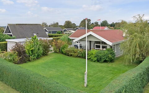 Stenkil - 250M from the Sea: Dak, Huis, Huis, Verblijf, Deur, Siding, Dek, Veranda, Plank, Hardwood