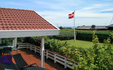 Stenkil - 250M from the Sea: Dak, Huis, Huis, Verblijf, Deur, Siding, Dek, Veranda, Plank, Hardwood