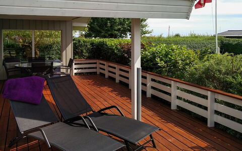 Stenkil - 250M from the Sea: Dak, Huis, Huis, Verblijf, Deur, Siding, Dek, Veranda, Plank, Hardwood
