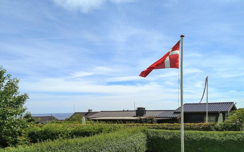 Stenkil - 250M from the Sea: Dak, Huis, Huis, Verblijf, Deur, Siding, Dek, Veranda, Plank, Hardwood