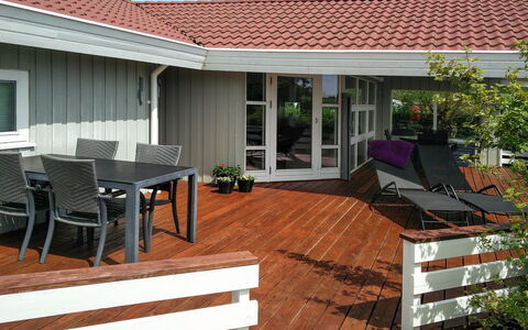 Stenkil - 250M from the Sea: Dak, Huis, Huis, Verblijf, Deur, Siding, Dek, Veranda, Plank, Hardwood