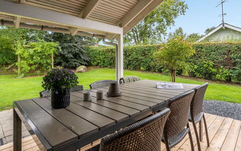 Petrus - 750M from the Sea: Meubilair, Interieur Ontwerp, Flooring, Hout, Verdieping, Plafond, Houten Vloer, Stoel, Tafel, Verlichting