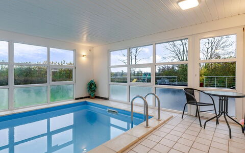 Peder - 950M from the Sea: Flooring, Muur, Verdieping, Interieur Ontwerp, Hout, Plafond, Houten Vloer, Verlichting, Meubilair, Laminaatvloer