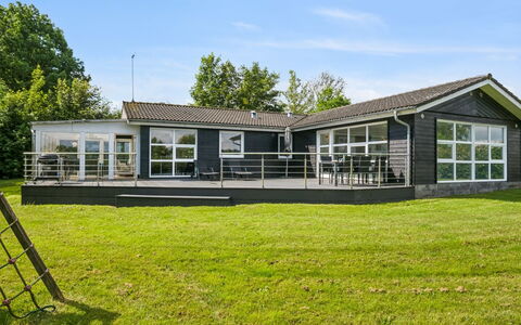 Peder - 950M from the Sea: Flooring, Muur, Verdieping, Interieur Ontwerp, Hout, Plafond, Houten Vloer, Verlichting, Meubilair, Laminaatvloer