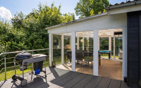 Peder - 950M from the Sea: Flooring, Muur, Verdieping, Interieur Ontwerp, Hout, Plafond, Houten Vloer, Verlichting, Meubilair, Laminaatvloer