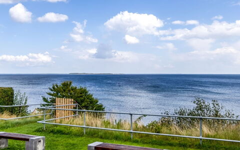 Majbritt - 50M from the Sea: Blauw, Lucht, Water, Zwemwater, Horizon, Wolk, Zee, Kust En Oceanic Landvormen, Kust, Oceaan