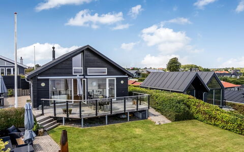 Majbritt - 50M from the Sea: Dak, Huis, Huis, Verblijf, Siding, Landgoed, Oprit, Garden Gebouwen, Werf, Schuur