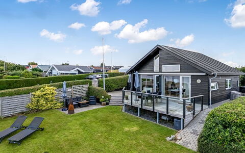 Majbritt - 50M from the Sea: Dak, Huis, Huis, Verblijf, Siding, Landgoed, Oprit, Garden Gebouwen, Werf, Schuur
