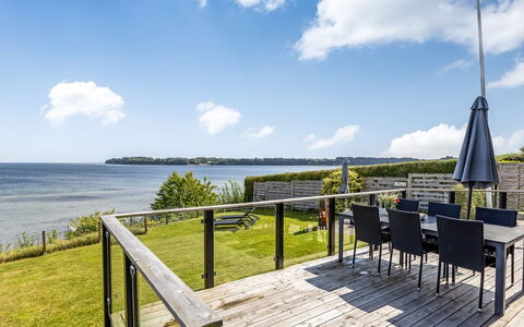 Majbritt - 50M from the Sea: Dak, Huis, Huis, Verblijf, Siding, Landgoed, Oprit, Garden Gebouwen, Werf, Schuur