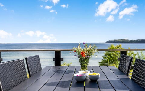 Majbritt - 50M from the Sea: Dak, Huis, Huis, Verblijf, Siding, Landgoed, Oprit, Garden Gebouwen, Werf, Schuur