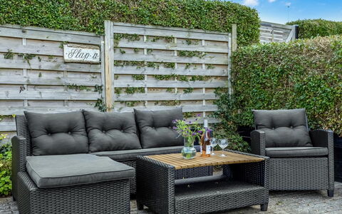 Majbritt - 50M from the Sea: Dak, Huis, Huis, Verblijf, Siding, Landgoed, Oprit, Garden Gebouwen, Werf, Schuur