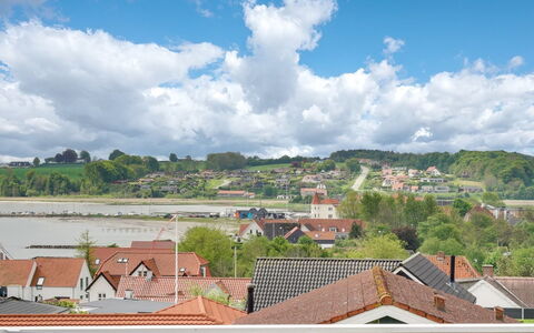Heimeram - 150M from the Sea: Dak, Huis, Huis, Verblijf, Deur, Siding, Dek, Veranda, Plank, Hardwood