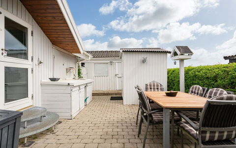 Heimeram - 150M from the Sea: Dak, Huis, Huis, Verblijf, Deur, Siding, Dek, Veranda, Plank, Hardwood