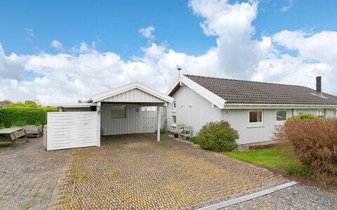 Heimeram - 150M from the Sea: Dak, Huis, Huis, Verblijf, Deur, Siding, Dek, Veranda, Plank, Hardwood