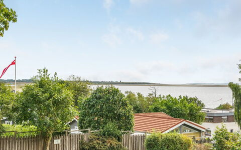 Snezana - 150M from the Sea: Woongebied, Dak, Voorstad, Oprit, Landgoed, Schoorsteen