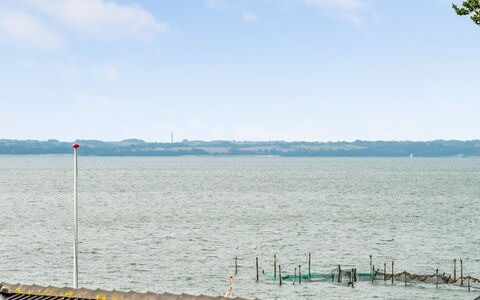 Snezana - 150M from the Sea: Woongebied, Dak, Voorstad, Oprit, Landgoed, Schoorsteen