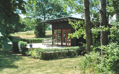 Pirjo - 50M from the Sea: Dak, Huis, Land Lot, Huis, Verblijf, Landgoed, Garden Gebouwen, Schaduw, Blokhut, Landscaping