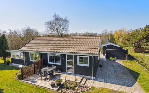 Anisa - 400M from the Sea: Meubilair, Interieur Ontwerp, Flooring, Hout, Verdieping, Plafond, Houten Vloer, Stoel, Tafel, Verlichting