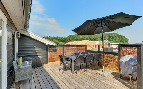 Iorund - 550M from the Sea: Dak, Huis, Huis, Verblijf, Deur, Siding, Dek, Veranda, Plank, Hardwood