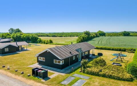 Iorund - 550M from the Sea: Dak, Huis, Huis, Verblijf, Deur, Siding, Dek, Veranda, Plank, Hardwood
