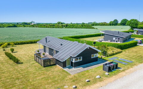 Iorund - 550M from the Sea: Dak, Huis, Huis, Verblijf, Deur, Siding, Dek, Veranda, Plank, Hardwood