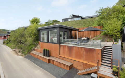 Florinda - 10M from the Sea: Blauw, Struik, Verblijf, Groundcover, Tuin, Landgoed, Schaduw, Landscaping, Boerderij, Eco Hotel