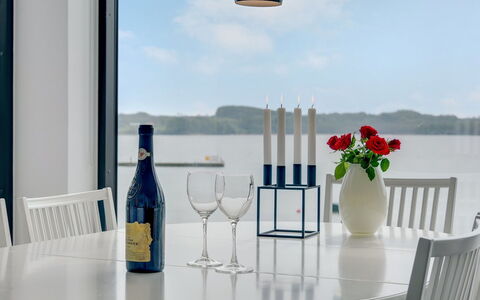 Florinda - 10M from the Sea: Blauw, Struik, Verblijf, Groundcover, Tuin, Landgoed, Schaduw, Landscaping, Boerderij, Eco Hotel