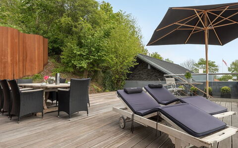 Florinda - 10M from the Sea: Blauw, Struik, Verblijf, Groundcover, Tuin, Landgoed, Schaduw, Landscaping, Boerderij, Eco Hotel