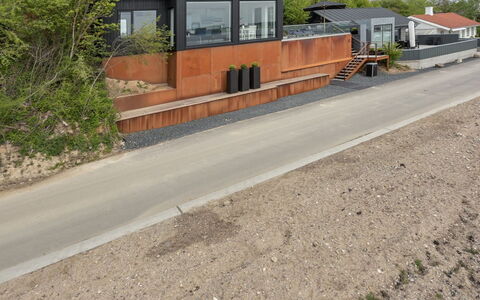 Florinda - 10M from the Sea: Blauw, Struik, Verblijf, Groundcover, Tuin, Landgoed, Schaduw, Landscaping, Boerderij, Eco Hotel
