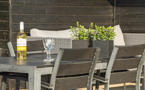 Kaapo - 300M from the Sea: Blauw, Struik, Verblijf, Groundcover, Tuin, Landgoed, Schaduw, Landscaping, Boerderij, Eco Hotel