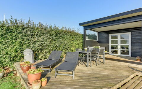 Kaapo - 300M from the Sea: Blauw, Struik, Verblijf, Groundcover, Tuin, Landgoed, Schaduw, Landscaping, Boerderij, Eco Hotel