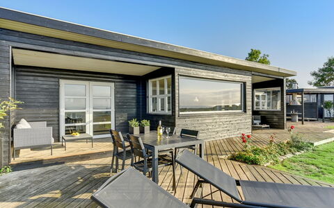 Kaapo - 300M from the Sea: Blauw, Struik, Verblijf, Groundcover, Tuin, Landgoed, Schaduw, Landscaping, Boerderij, Eco Hotel