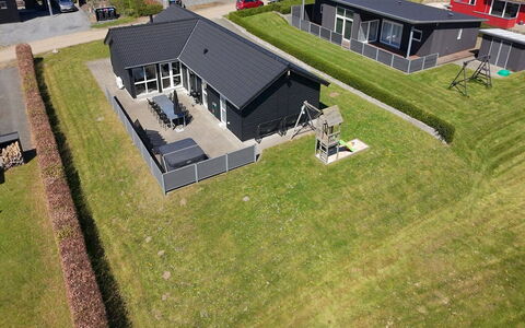 Yakari - 300M from the Sea: Meubilair, Interieur Ontwerp, Flooring, Hout, Verdieping, Plafond, Houten Vloer, Stoel, Tafel, Verlichting