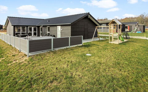 Yakari - 300M from the Sea: Meubilair, Interieur Ontwerp, Flooring, Hout, Verdieping, Plafond, Houten Vloer, Stoel, Tafel, Verlichting