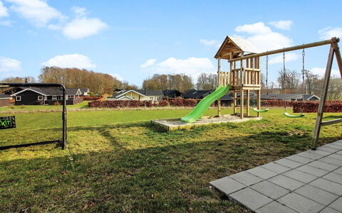 Yakari - 300M from the Sea: Meubilair, Interieur Ontwerp, Flooring, Hout, Verdieping, Plafond, Houten Vloer, Stoel, Tafel, Verlichting