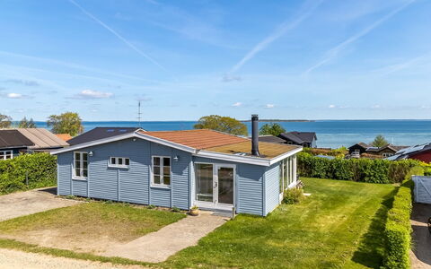 Stamena - 200M from the Sea: Dak, Huis, Huis, Verblijf, Deur, Siding, Dek, Veranda, Plank, Hardwood