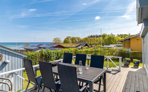 Stamena - 200M from the Sea: Dak, Huis, Huis, Verblijf, Deur, Siding, Dek, Veranda, Plank, Hardwood