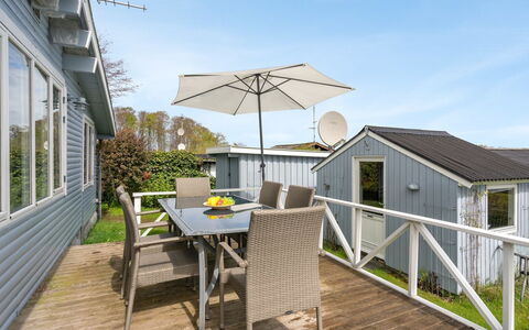 Stamena - 200M from the Sea: Dak, Huis, Huis, Verblijf, Deur, Siding, Dek, Veranda, Plank, Hardwood