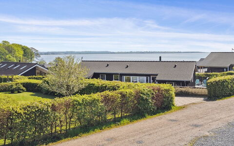 Tenaya - 200M from the Sea: Woongebied, Dak, Voorstad, Oprit, Landgoed, Schoorsteen